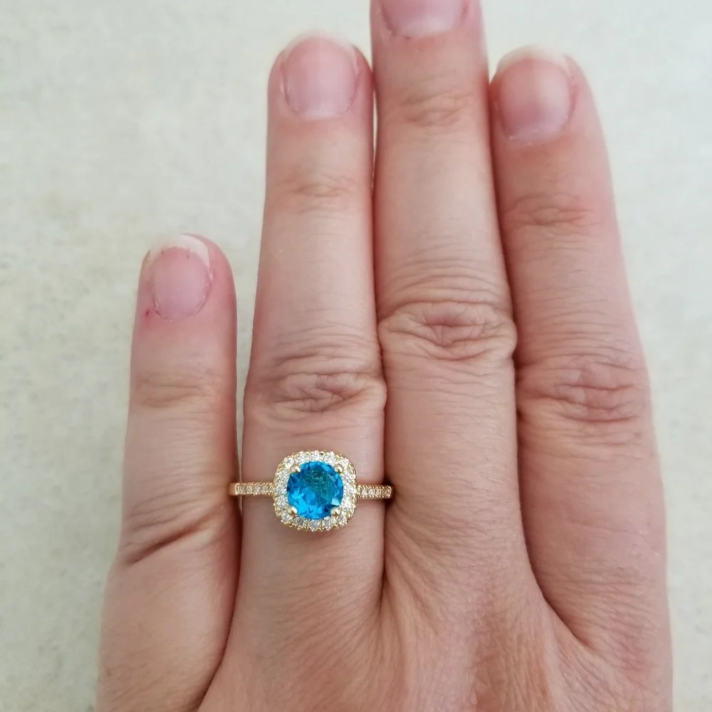 18k Topaz Ring - Picture 7 of 8